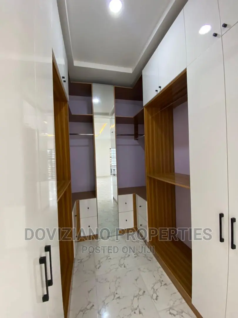 5bdrm Duplex in Lekki for sale