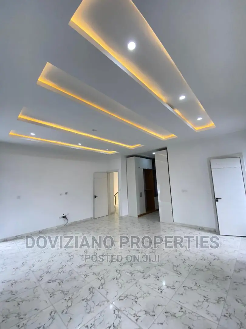 5bdrm Duplex in Lekki for sale