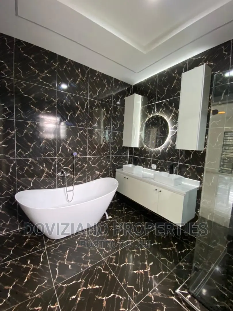 5bdrm Duplex in Lekki for sale