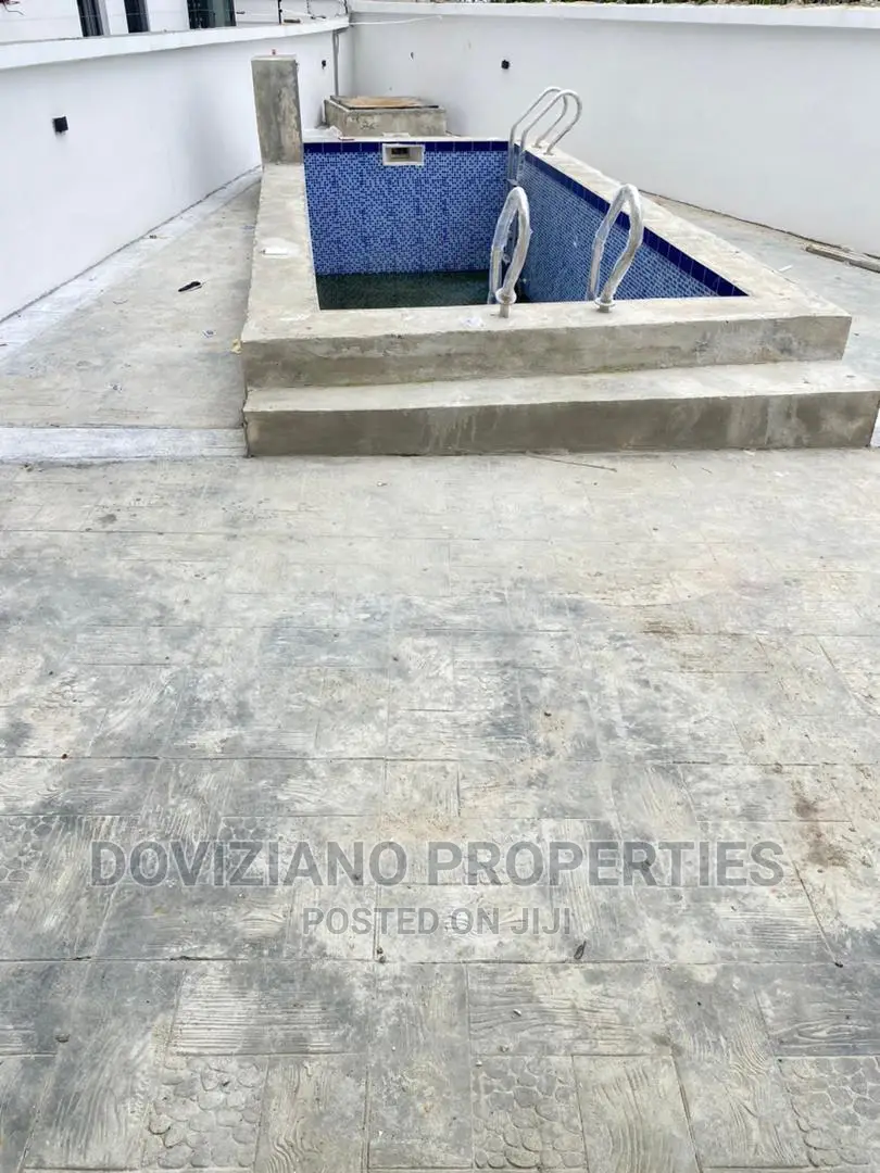 5bdrm Duplex in Lekki for sale