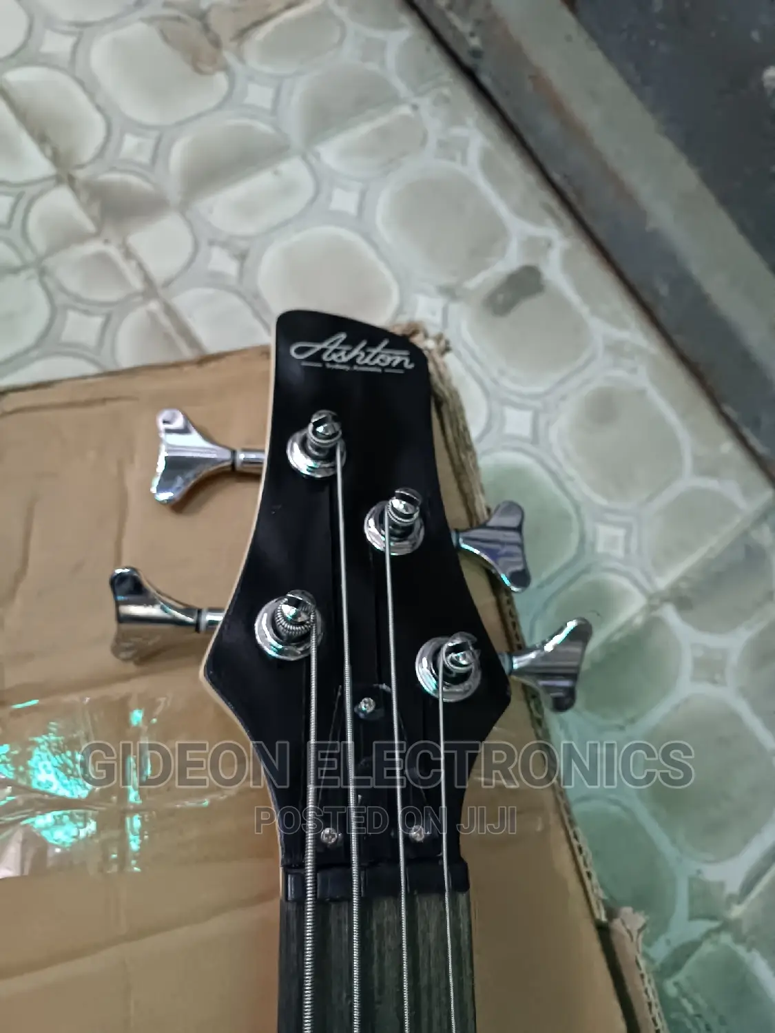 4 Strings Bass Guitar