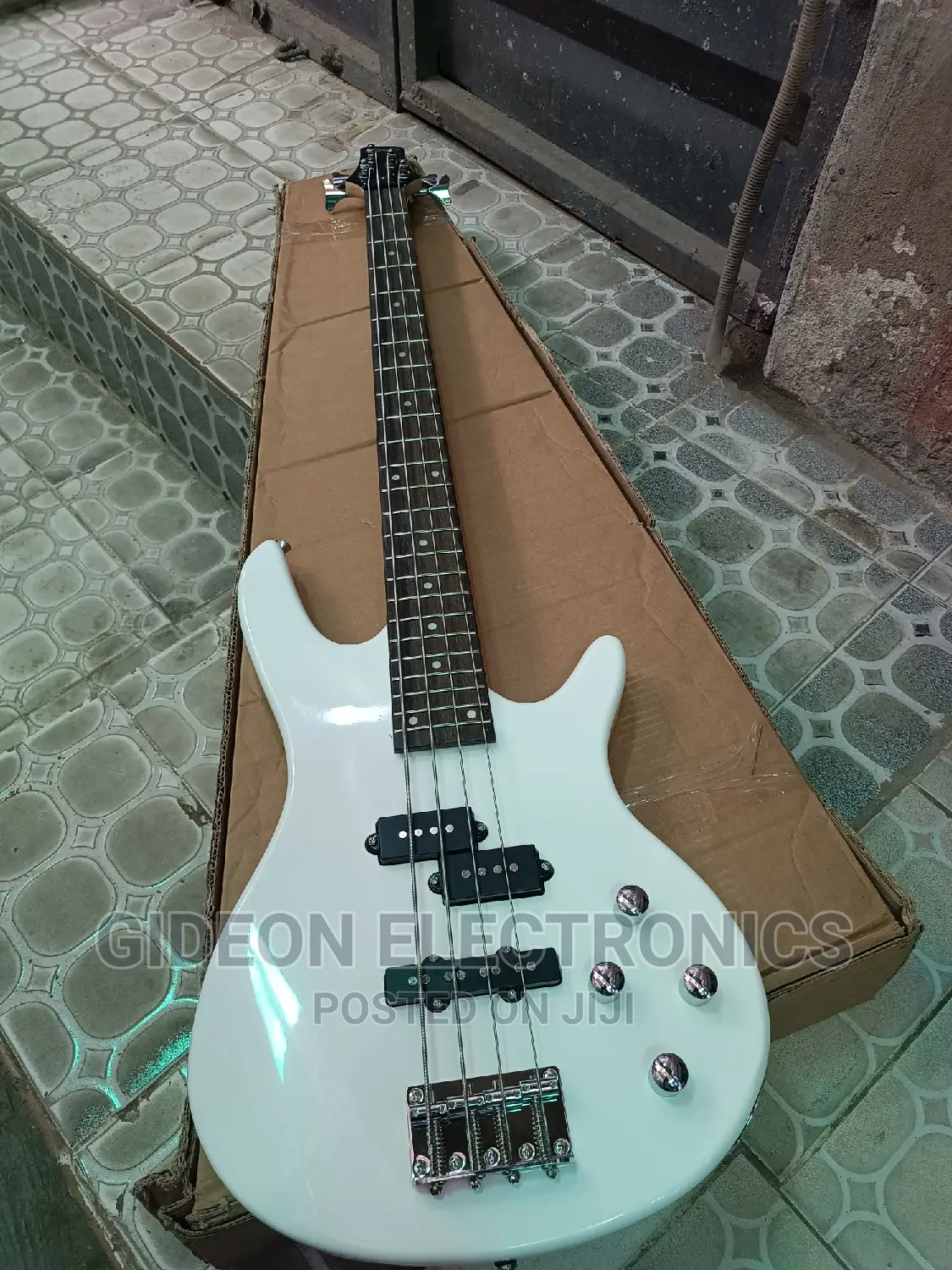 4 Strings Bass Guitar
