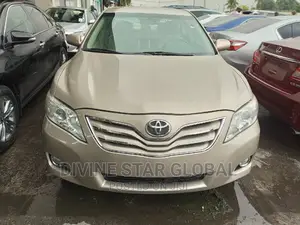 Toyota Camry 2009 Gold