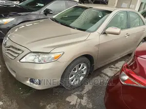 Toyota Camry 2009 Gold
