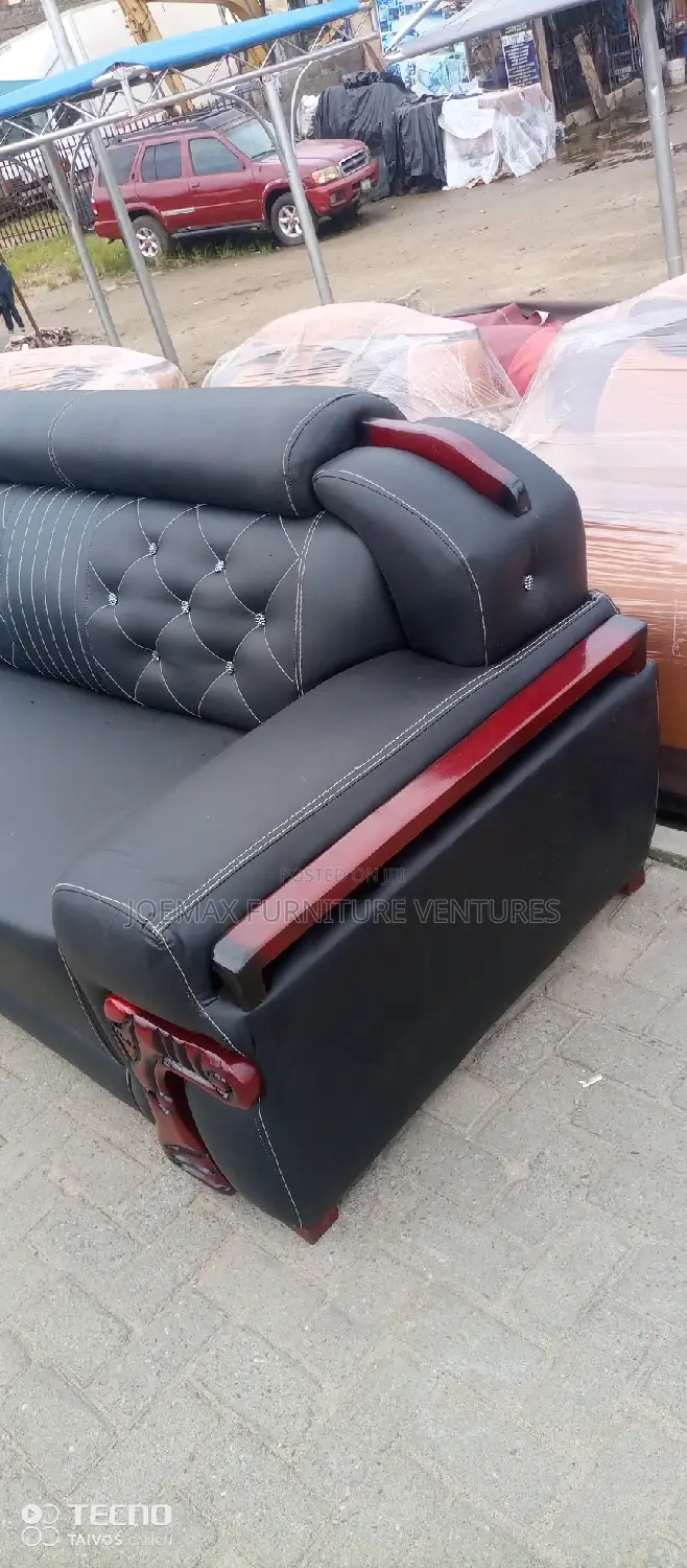 Quality Leather Sofa by 7 Sesters.