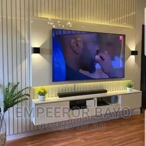 High Gloss T v Console