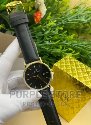 Daniel Wellington Leather Wristwatch