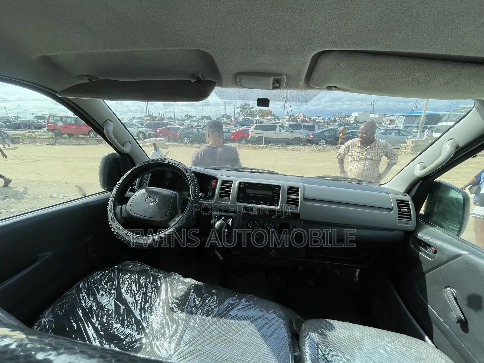 Toyota HiAce 2010 White