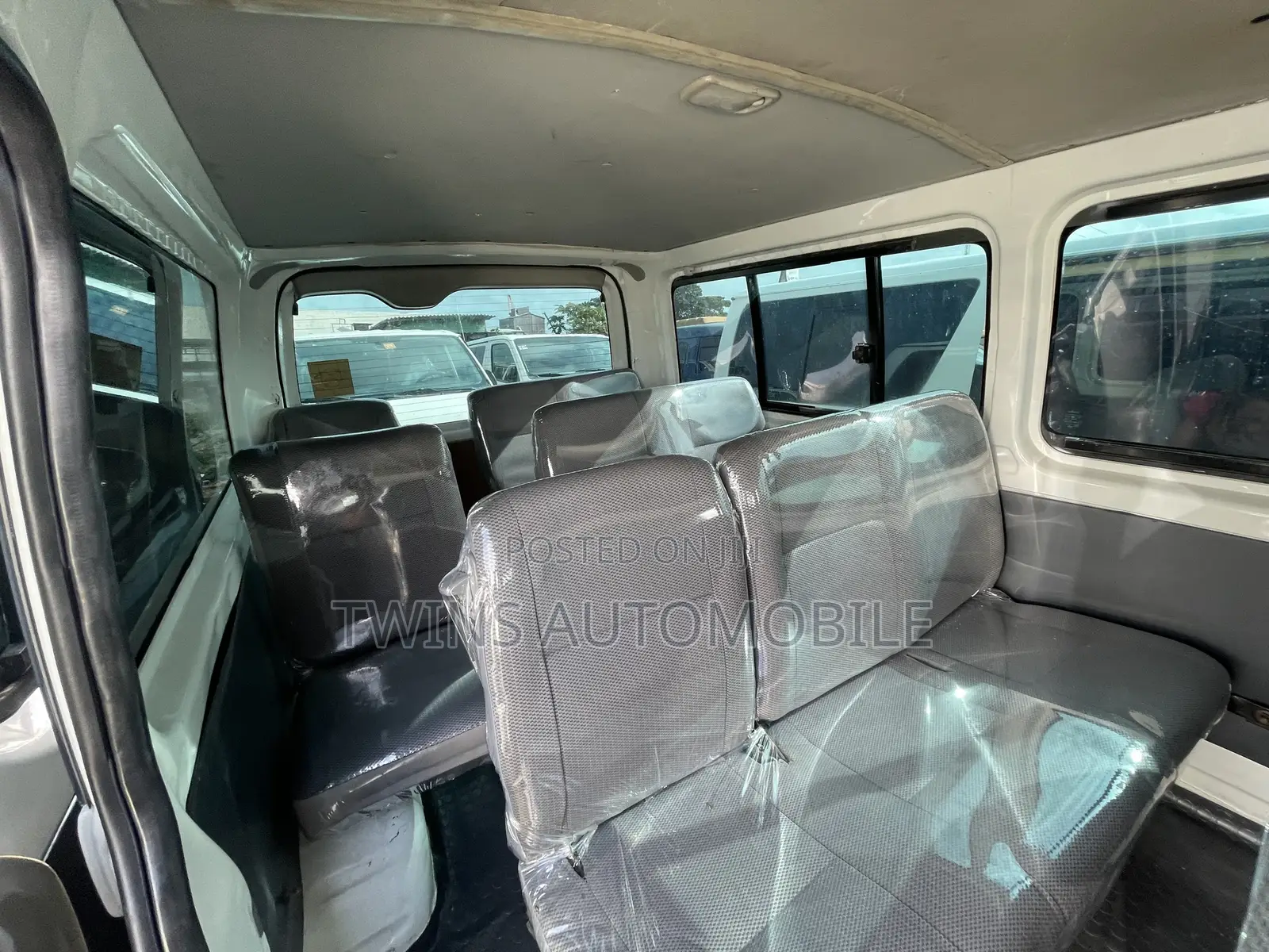 Toyota HiAce 2010 White