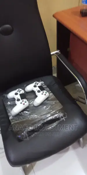 Playstation 4 With Two Controllers Pad 10 Games Installed