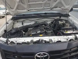 Toyota Hilux SR5 4x4 2014 White