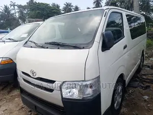 Toyota HiAce 2013 White