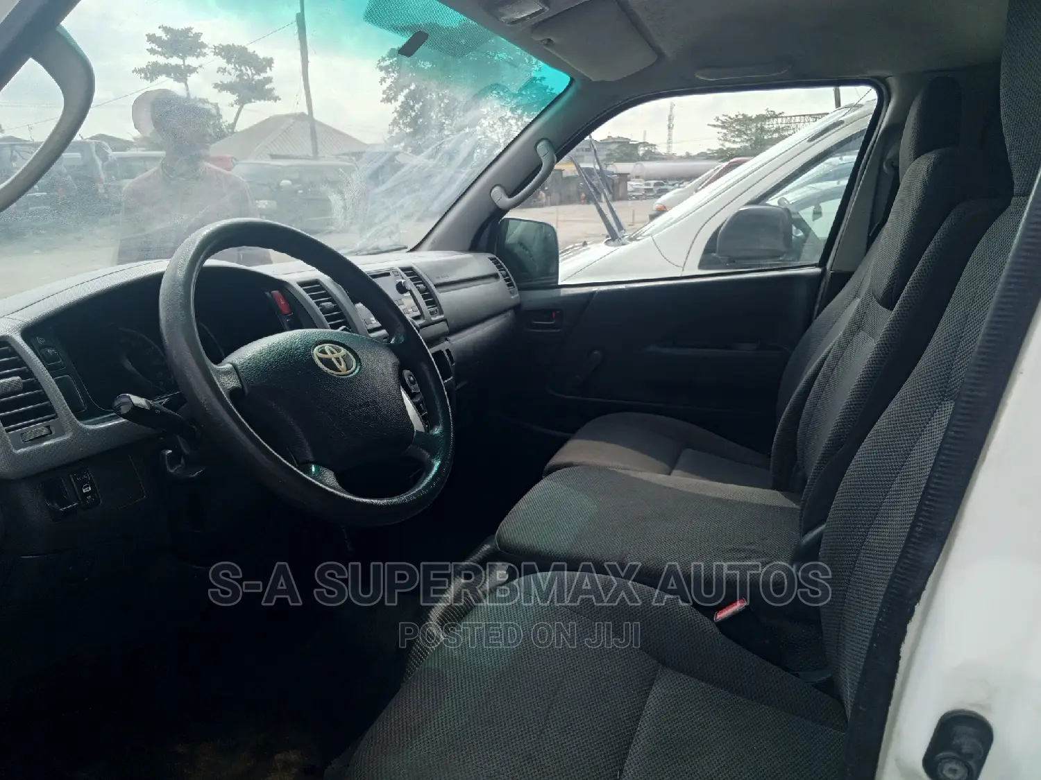 Toyota HiAce 2013 White