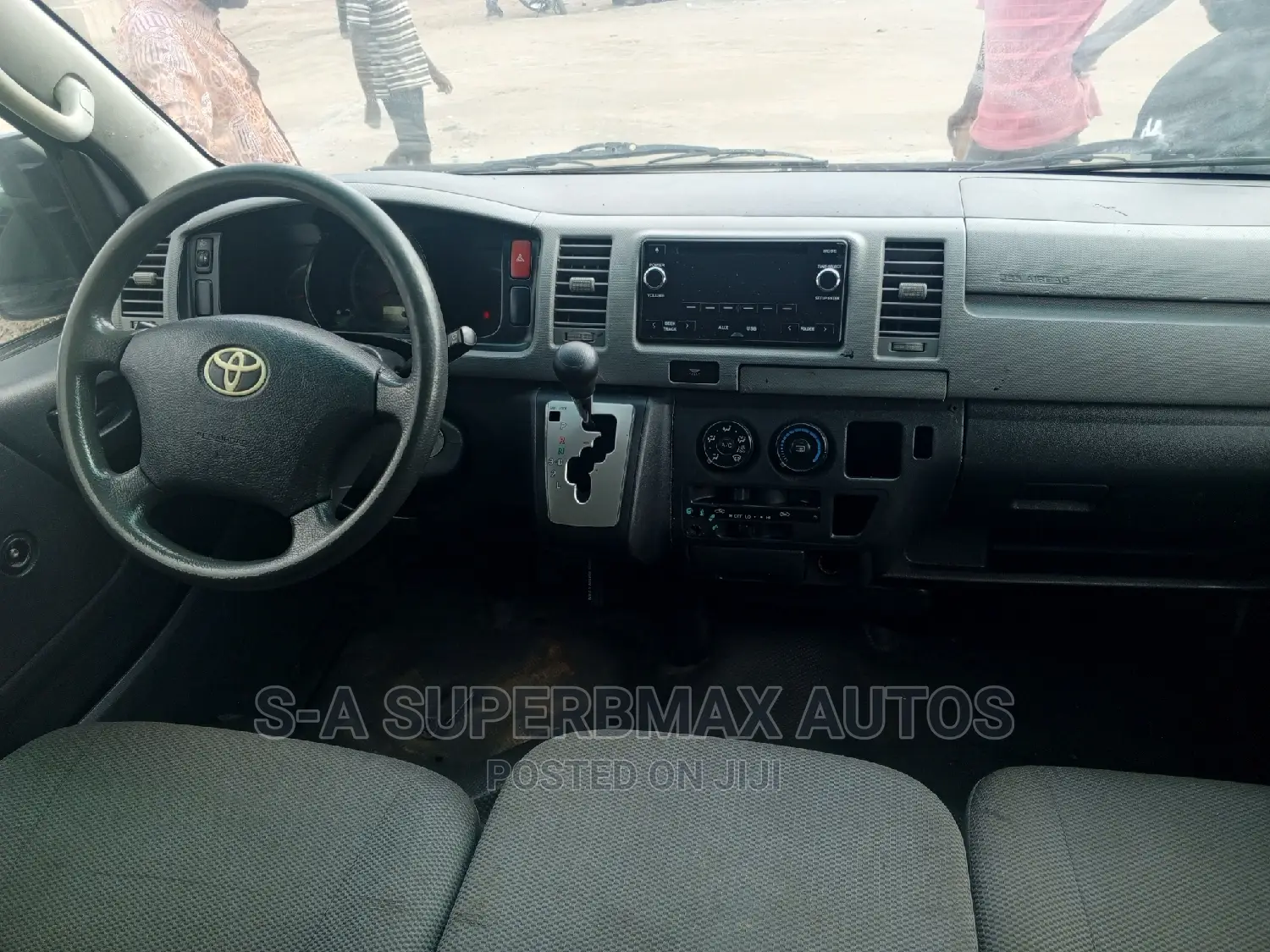 Toyota HiAce 2013 White
