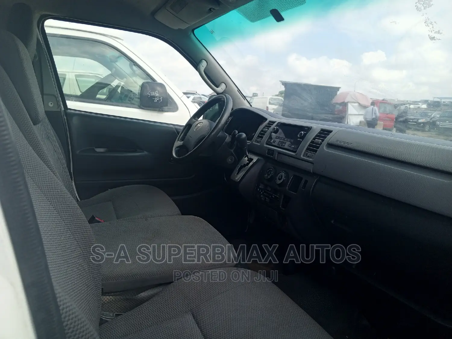 Toyota HiAce 2013 White