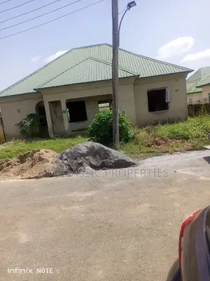 3bdrm Bungalow in Estate Close To for sale