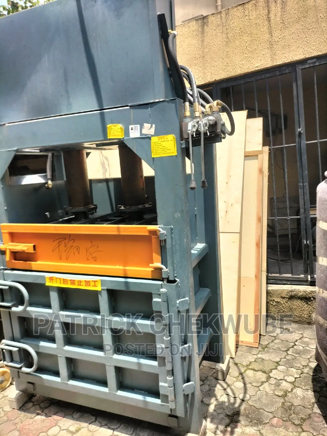 Bailing Machine