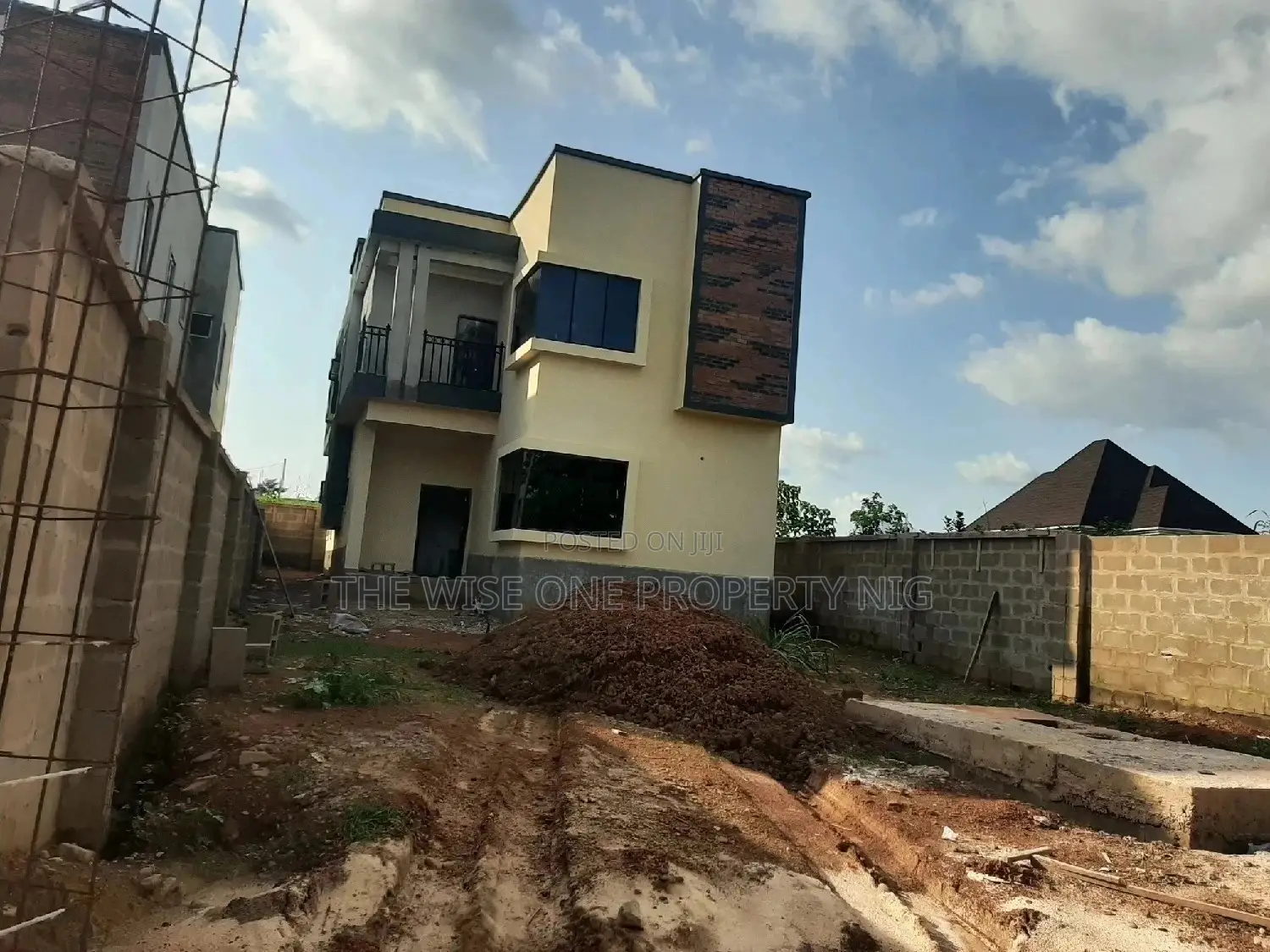 4bdrm Duplex in Wtc Estate Enugu for sale