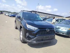 Toyota RAV4 XLE AWD 2020 Black