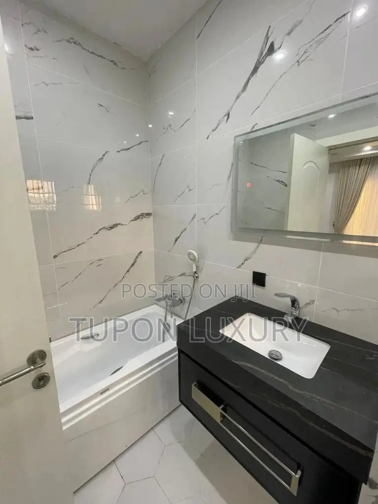 4 Bedroom Waterfront Apattmsnt