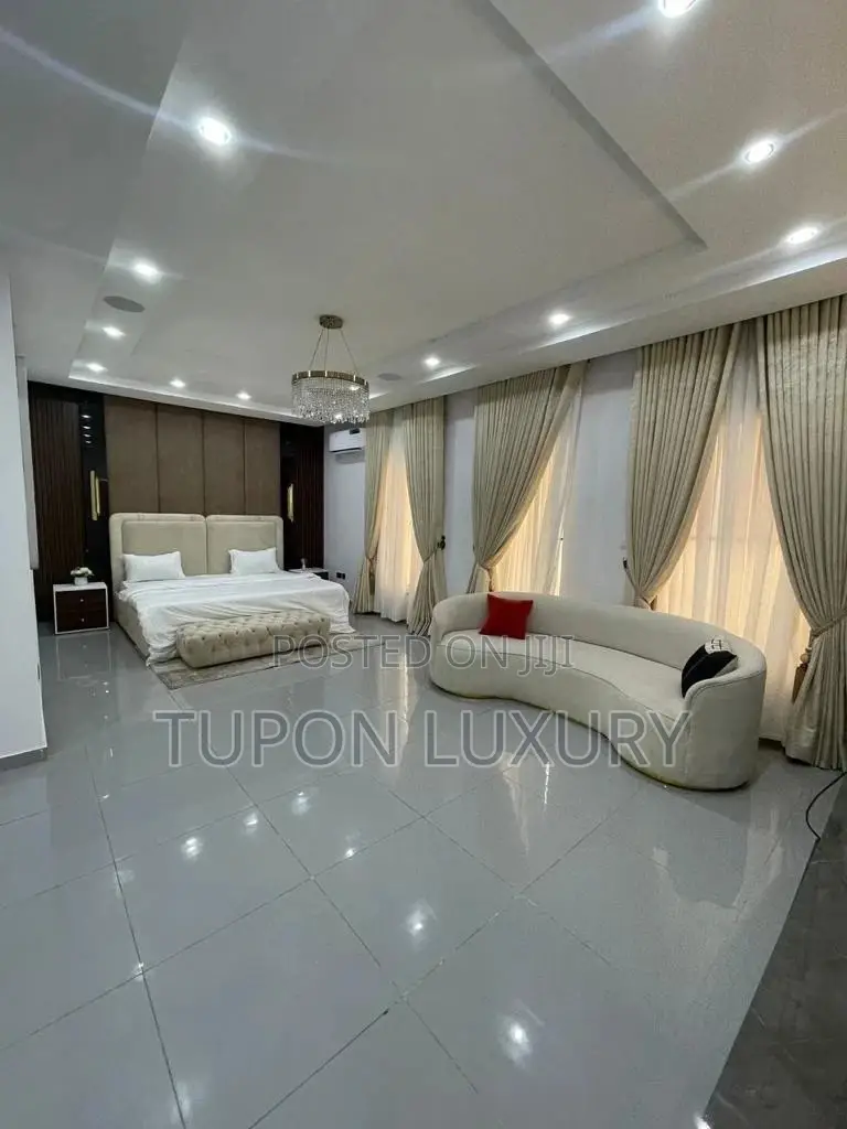 4 Bedroom Waterfront Apattmsnt