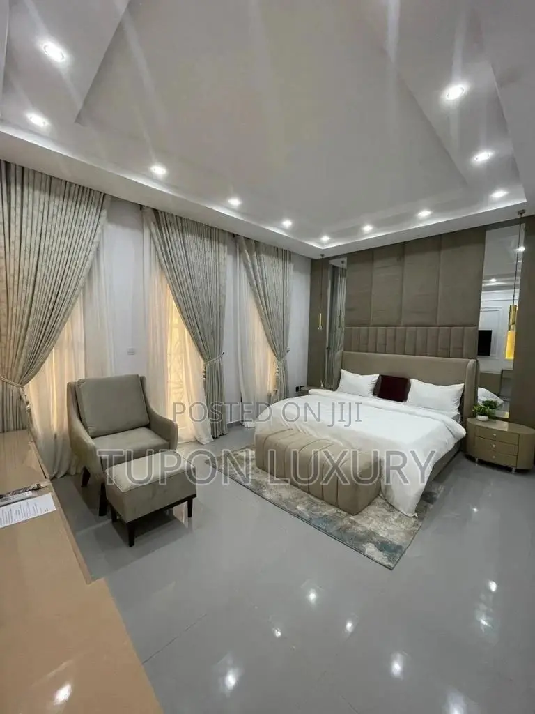 4 Bedroom Waterfront Apattmsnt