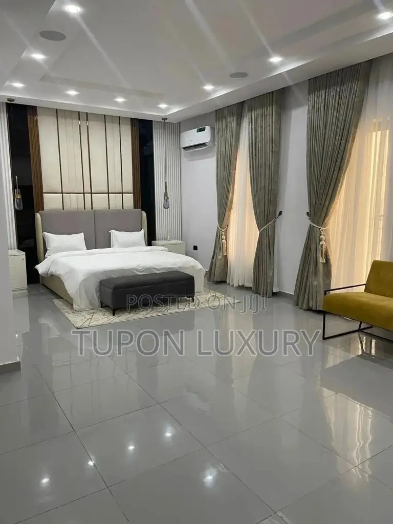 4 Bedroom Waterfront Apattmsnt