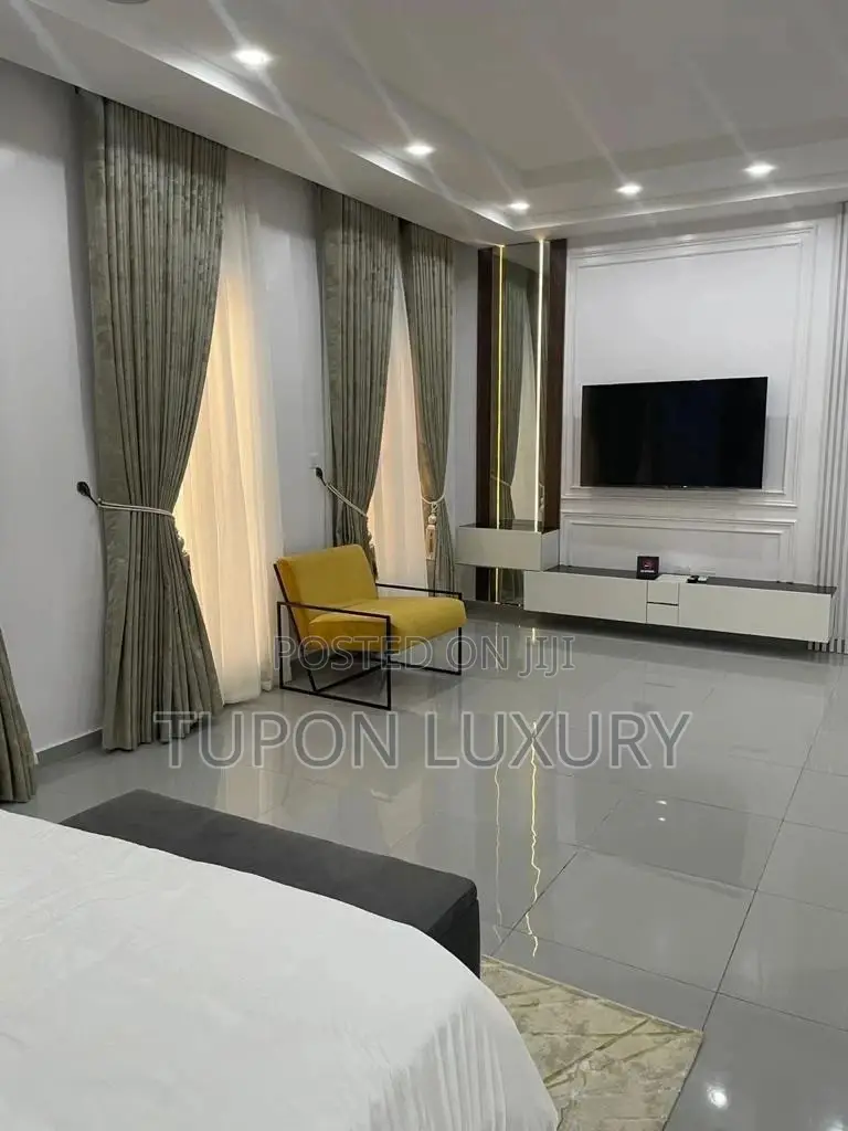 4 Bedroom Waterfront Apattmsnt