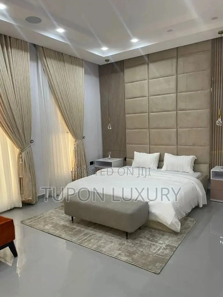 4 Bedroom Waterfront Apattmsnt