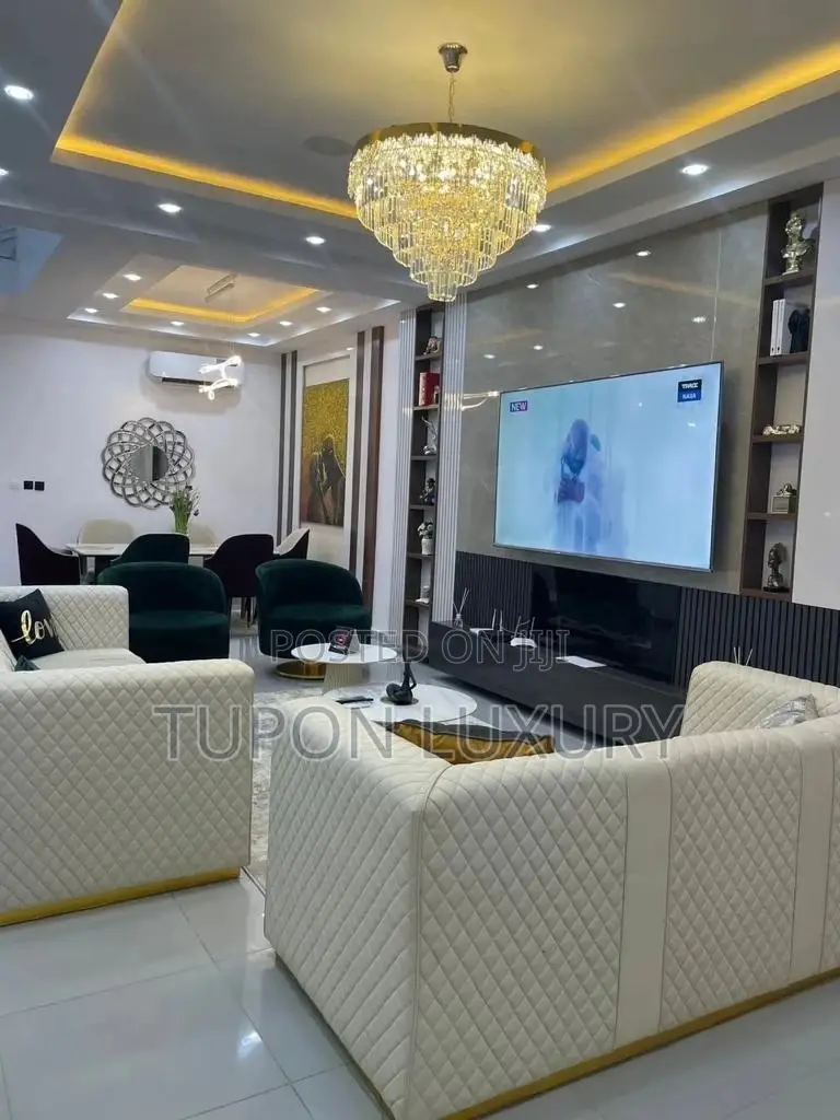 4 Bedroom Waterfront Apattmsnt