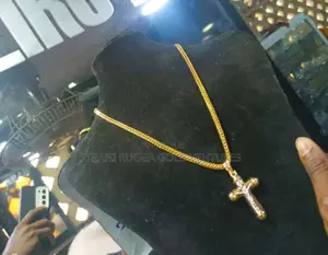Pure Gold 750 Italy 18karat Necklace and Pendant