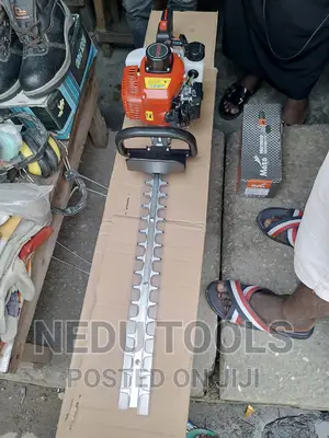 Heavy Duty Hegde Trimmer Machine