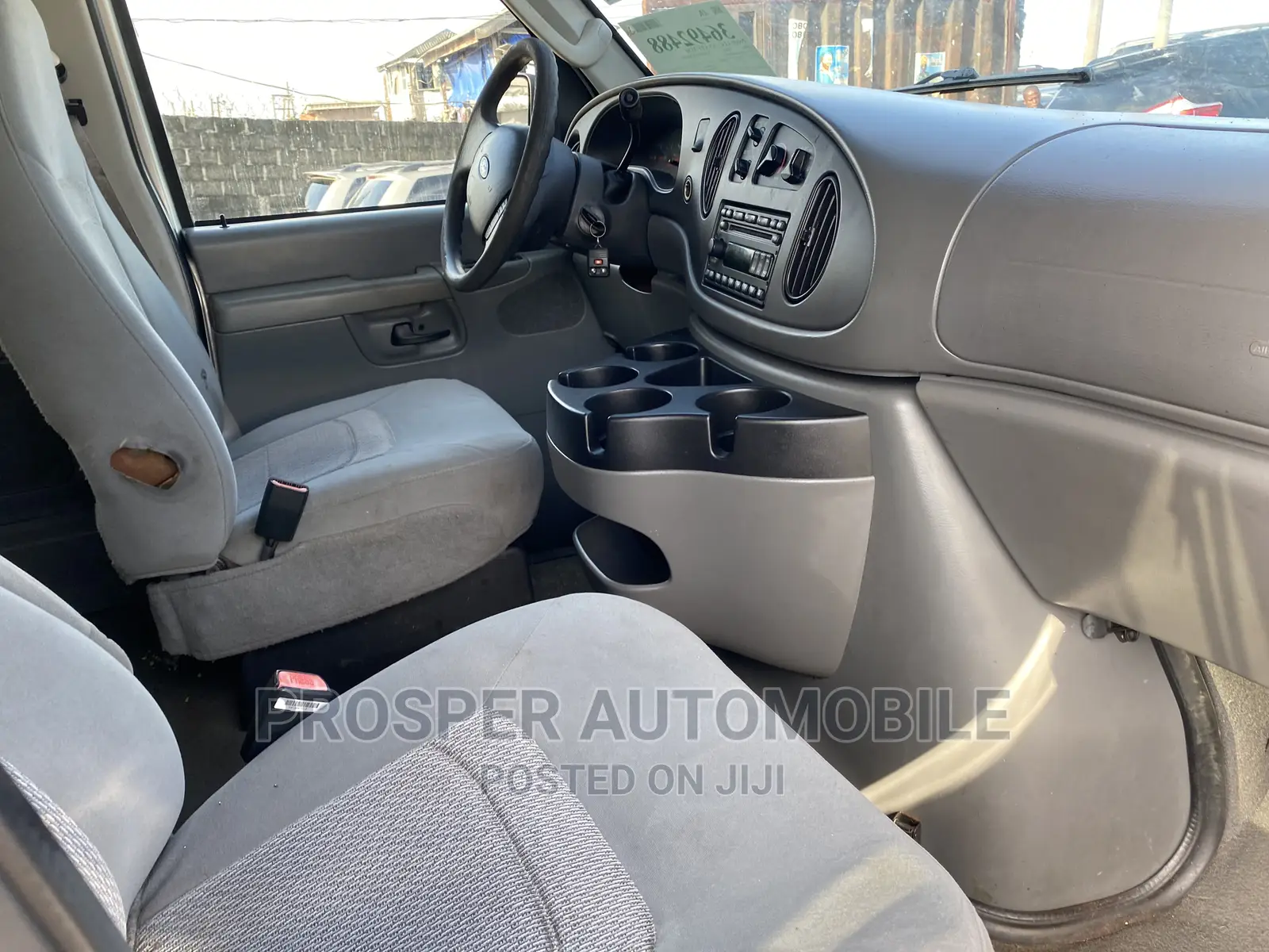 Ford E350 2006 Silver