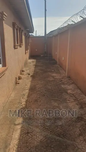 5bdrm Bungalow in Trans Ekulu, Enugu for sale