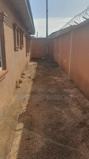 5bdrm Bungalow in Trans Ekulu, Enugu for sale