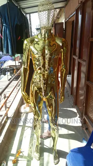 Male Mannequin Gold With Basket Head