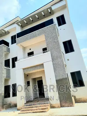 5bdrm Duplex in Bricks Luxury Court, Durumi for sale