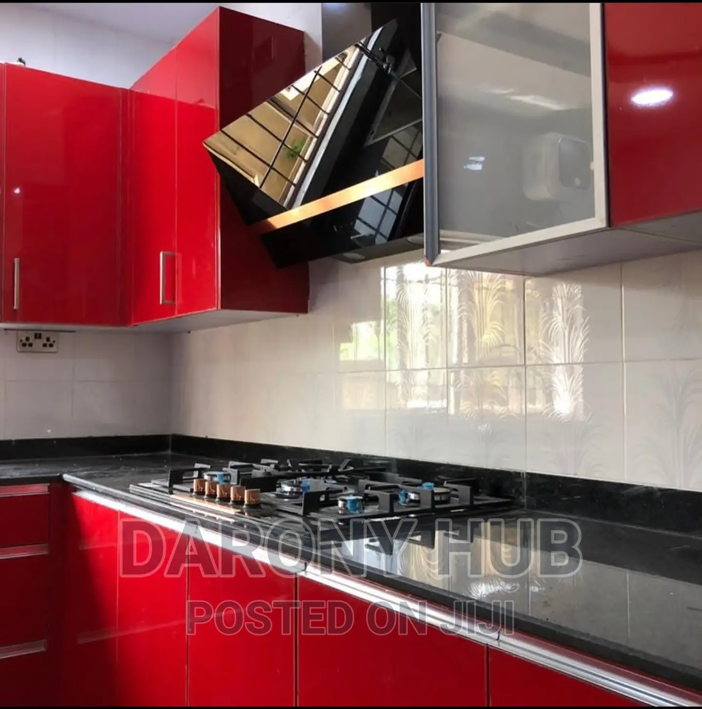 Modern L- Kitchen Layout With Dynamic Island