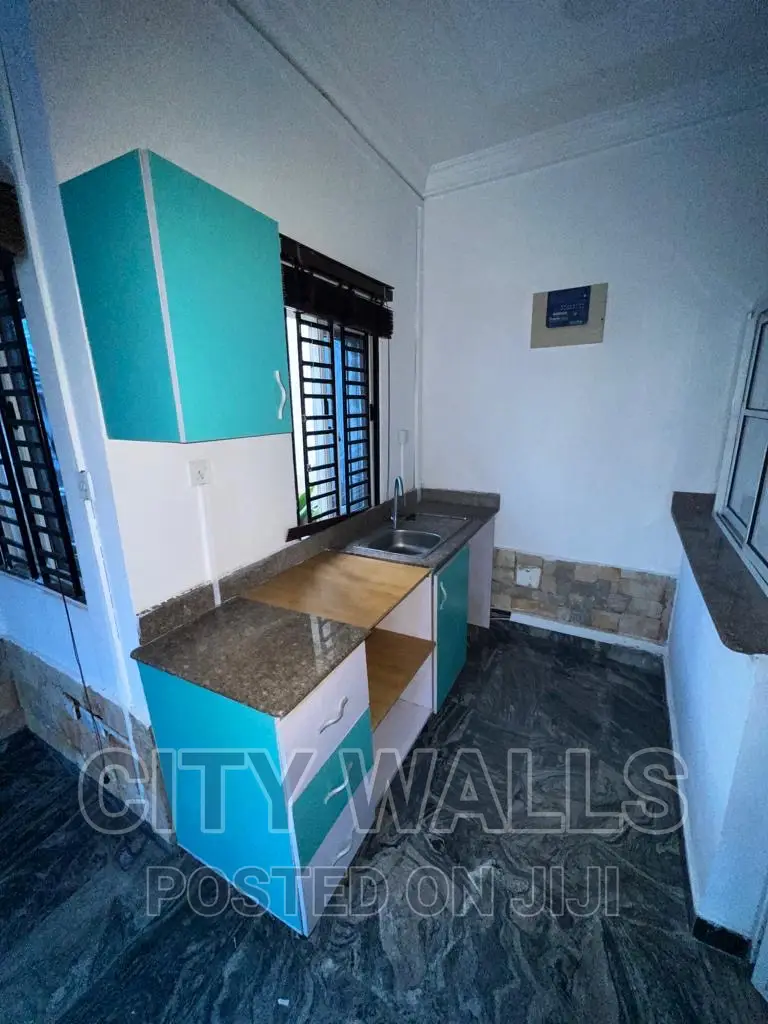 Mini Flat in Chevron for rent