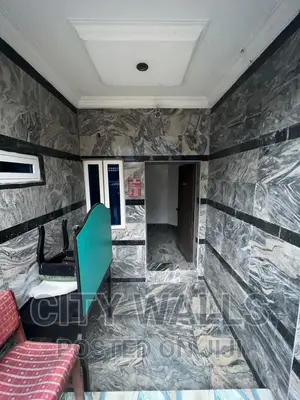 Mini Flat in Chevron for rent