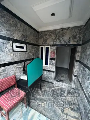 Mini Flat in Chevron for rent