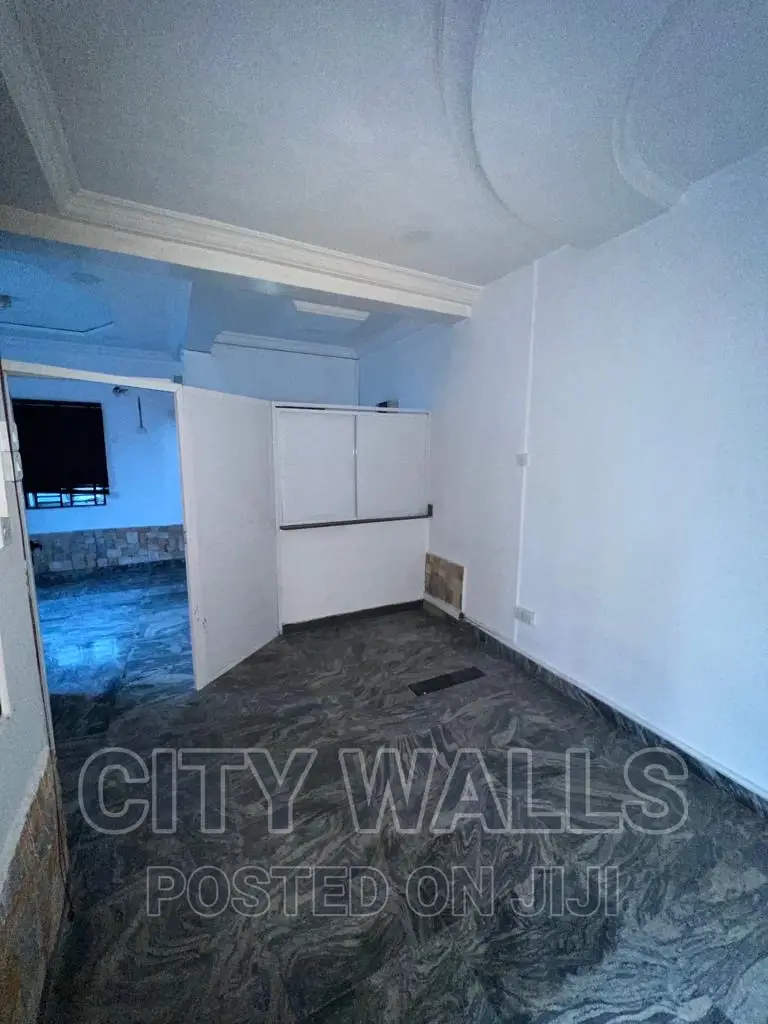 Mini Flat in Chevron for rent
