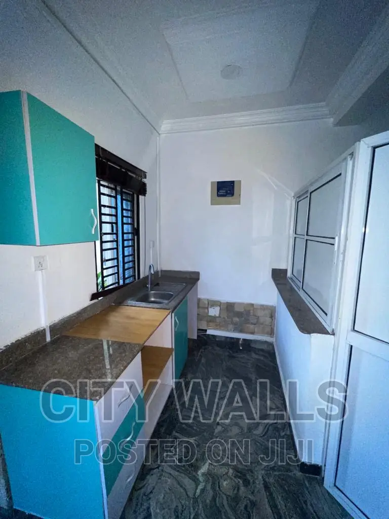 Mini Flat in Chevron for rent