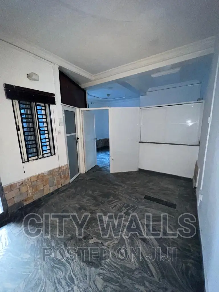 Mini Flat in Chevron for rent