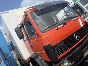 Mercedes-Benz 1520 Container