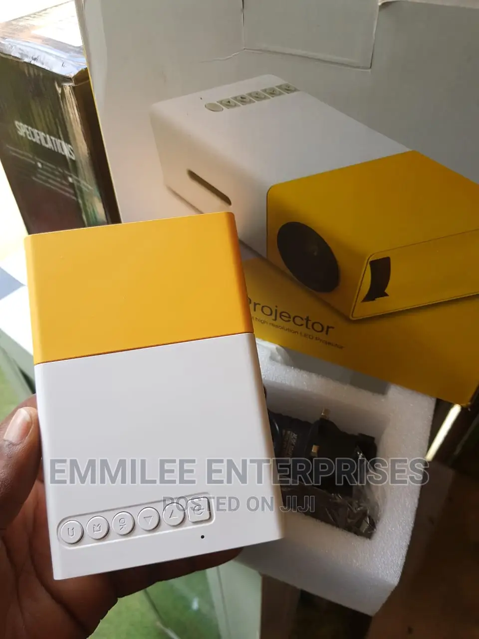 Led Projector That Connect Directly to Phone Using Datacable
