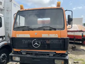 Mercedes-Benz 2527 With Auxiliary