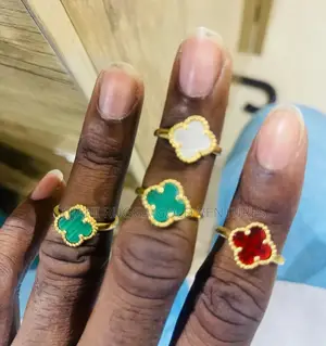 Pure Gold 750 Italy 18karat VCG Ring