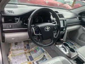 Toyota Camry XLE 4dr Sedan (2.5L 4cyl 6A) 2014 Silver