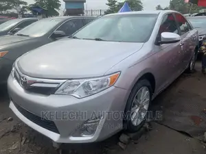 Toyota Camry XLE 4dr Sedan (2.5L 4cyl 6A) 2014 Silver